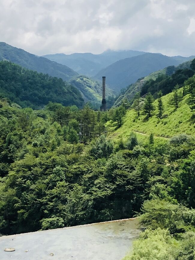 この朝、日光で滝を流れる水の音を聴いて涼もうと車で出かけましたが、途中、「足尾銅山行って見ない？」と同乗者の思いつき発言。<br /><br />県道122号線、「いろは坂」に続く120号線に分かれるところで、左（西）に折れ、行き先変更、「足尾銅山」に行ってみました。昔々、来たことがあるという連れの話によると、その頃、“その山はグランドキャニオンのように赤かった“らしい。<br />...グランドキャニオン？<br /><br />しかし、そこは予想に反して、「緑の山」でした。