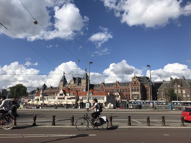 初めてのオランダ。アムステルダム編～後半～は、アムステルダムないとや、フェリーに乗ってみた記録です。夏の終わり、気候が気持ちよく、青空が最高でした。
