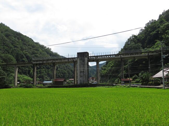 近場観光ということで広島県北部～島根県の山沿いめぐり。 最初の目的地は広島北部の北広島町にある、吉川元春館跡。毛利三本の矢の一人である、吉川元春の立派な館の跡が残っています。 続いて向かったのは、2018年に廃止になった三江線の宇都井駅。山奥にひっそりとたたずむ、見上げるような高さの駅です。 その後は道の駅に寄り道しながら帰路につきました。