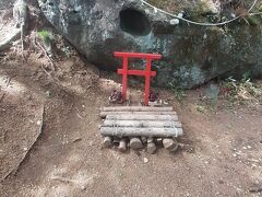 富士吉田五重塔と富士山（４）新倉山ゴロゴロ石へ。