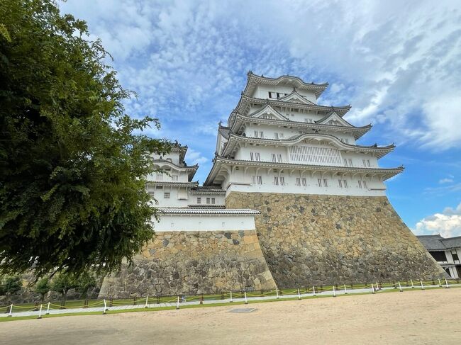 今年の夏も日本から出られないので、国内で夏休みを過ごしました。<br />去年は鎌倉&amp;江ノ島でのんびり過ごしましたが、今年は動く旅にしてみました<br />観光は少なく、ドライブがメインの旅になっています<br />運転は友人がしてくれました、感謝です。<br />（私は20キロくらい←してないのと同じですね）<br />地図を埋めたいので、細かく分けてUPしていますm(_ _)m<br /><br />当初、長崎以外は車中泊の予定でしたが、天候（台風9号＆豪雨）を理由に1泊目以外は全てホテル泊になりました<br />事前に予約をすると時間に縛られるのがイヤだったので、<br />毎回、到着する2時間くらい前に予約していました<br />いつもの事ですが、自分の記録用の旅行記ですm(_ _)m<br /><br />この旅行記は、2～3日目の姫路(兵庫県)になります<br />1日目(8/7 土)<br />　→沼津～浜名湖(静岡県)<br />　宿泊：浜名湖SA<br />2日目:(8/8 日)<br />　→伊賀・上野(三重県)～姫路(兵庫県)<br />　宿泊：天然温泉白鷺の湯ドーミーイン姫路<br />3日目:(8/9 月)<br />　→広島(広島県)～関門海峡～博多<br />　宿泊：アパホテル＆リゾート博多駅東<br />4日目:(8/10 火)<br />　→長崎市(長崎県)<br />　宿泊：ドーミーイン長崎新地中華街<br />5日目:(8/11 水)<br />　→別府～八幡浜(フェリー)～松山<br />　宿泊：天然温泉石手の湯ドーミーイン松山<br />6日目:(8/12 木)<br />　→松山城(愛媛県)～瀬戸大橋～倉敷(岡山県)<br />　宿泊：天然温泉阿智の湯ドーミーイン倉敷<br />7日目:(8/13 金)<br />　→帰宅