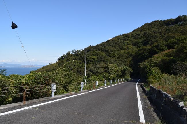 10月の有給があり、ANAのとくたびマイルで出かけようかと思っていましたが、いい場所がなかったので近場の高松へ行ってきました。<br />2日前までどこに行こうかダラダラ悩んだ結果、神戸から深夜フェリーのある高松へ。<br />深夜フェリーはgotoも使え、宿もじゃらんポイントでほぼ支払ったためほぼほぼお金のかからない旅になりました。<br /><br />香川はうどんを食べに昔行ったことがあって、今回もうどんを巡るかなーと思っていましたが。<br />高松港から色々近場の島に行けるみたいなので、サクッと島に行ってみた。<br />金曜日だからか、コロナだからかわかりませんが、島のお店は結構閉まっていましたが、瀬戸内海が綺麗すぎてびっくりした！<br /><br />コスパ的にもかなり満足度の高い旅になりました。