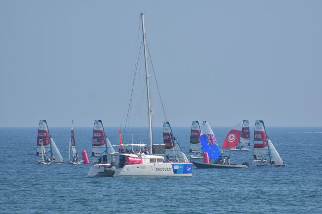 江の島ヨットハーバーから東の海域で開催されるTOKYO2020のセーリング競技を直行直帰で観戦!<br /><br />競技の詳細は県のセーリング競技特集サイト『セーリングちゃんねる』をご確認下さい。<br />https://www.pref.kanagawa.jp/docs/i7e/tokyo2020-sailing.html<br />