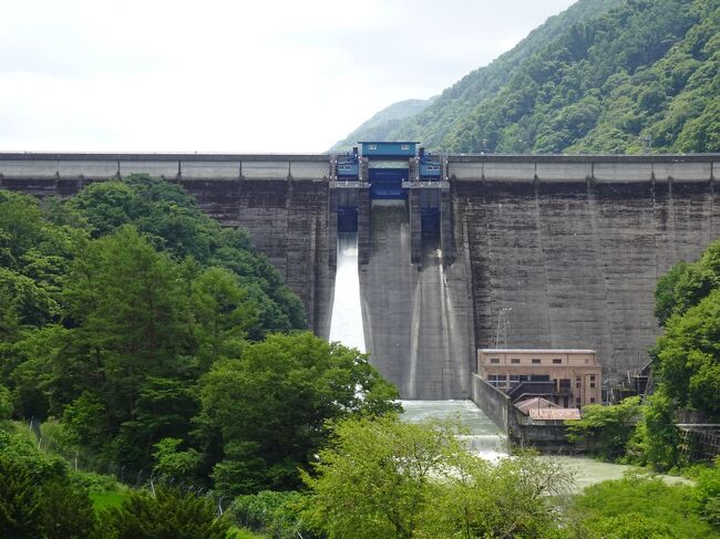 中部道の駅スタンプラリーを完全制覇した日の午後、長野県の発電所カードをコンプリートしようと伊那谷を東奔西走。<br />翌日も続きます。<br /><br />山に囲まれれば峠があるしトンネルもある。<br />山とくればダムに発電所、そしてマンホール(?)も。<br /><br />スポットをあちこち廻っていると、様々なインフラカードとの出会いがあるのでした。