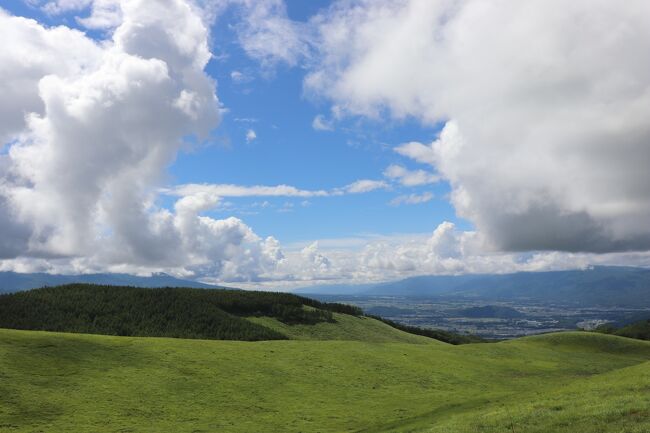 去年は雨続きであまりどこへも行けませんでしたが、今年は毎日お天気にも恵まれてラッキーでした。<br /><br />何十年振りの”蝶々深山”ハイキングや初めての”白糸の滝”ハイキング、<br />行ってみたかった菱野温泉、食べてみたかった腸詰屋のソーセージ、外での朝食(^O^)／<br />これからも「初めて」を楽しみたいと思いますが…。<br /><br />いつまで行けるか不安もあります。でもそんなことを考えていては前に進めませんね！<br />軽井沢を愛したＪ.レノンのように”Let it be&quot;精神で行きましょう(^O^)／<br /><br />軽井沢２部作にお付き合い頂きありがとうございます。