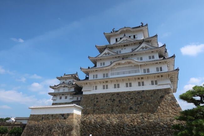 2021年7月28日（水）～8月2日（月）の5泊6日で神戸～倉敷を旅行してきました。<br />神戸の街並、生野銀山、姫路城、倉敷美観地区等々、有名な観光スポットが多いエリアですが、なぜか今まで訪れる機会に恵まれず、今回が初の訪問となります。<br />結果的には今回も大満足の旅行となりました。<br />旅行記その４は世界遺産姫路城の観光から、岡山県へ移動。港町日生に立ち寄り、名物のカキオコを食べてからマニアックな南米の美術館を見学しました。