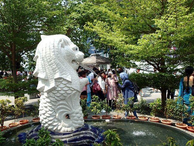 年末年始の海外旅行だけでは飽き足らず、とうとうゴールデンウイークにまで計画を立てました。シンガポールは魅力的な観光スポットが多くて是非行ってみたかったんです。<br /> 今回は私達夫婦と夫のお母さんも一緒です。ツアーを探したけれどやけに高くて、シンガポールなら情報も多いので私でも個人手配ができるんじゃないかと、ネットで調べまくって計画を立てました。情報量が多すぎて結局どれが一番お得なのか混乱してきて嫌になったりもしましたが、何とか計画が完成し充実した観光をすることができました。<br /> ただ、旅行の時期が・・・2020年がシンガポール建国55年の節目なのでそれに合わせて色々な場所が改装中だったのでした。またいつか訪れてリベンジしたいです。