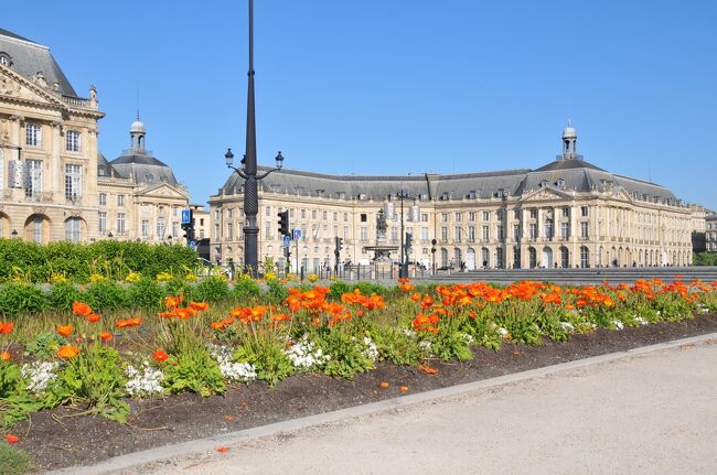 今回は「フランスの美しい村」が集中するドルドーニュ地方やプロバンス及びコートダジュールをレンタカーで巡る旅を計画しました。レンタカー旅行になるとあれも見たいこれも見たいとなって欲張りすぎて結局消化不良になる傾向が強いですね。そのため今回はできるだけ連泊を多く取り入れるように計画を立てました。レンタカー旅行のおかげで随分と沢山の「フランスの美しい村」を訪問することができ、フランスの地方の美しさを認識する満足な旅となりました。<br />本編は旅行初日(4/23)と二日目(4/24)の旅行記です。<br /><br />旅程<br /> 4/23(火) KIX→CDG→BOD・・・本編<br /> 4/24(水) ボルドー市内見学・・・本編<br /> 4/25(木) ボルドー→サン・テミリオン→レゼジー→ドンム→<br /> サルラ・ラ・カネダ<br /> 4/26(金) サルラ・ラ・カネダ→ロカマドゥール→ラ・ロック・ガジ<br /> ャック→ベナック・エ・カズナック(日帰り)<br /> 4/27(土) サルラ・ラ・カネダ→数村の美しい村訪問(日帰り)<br /> 4/28(日) サン・シルウ・ラポビー→ベルカステル→コンク<br /> 4/29(月) エスタン→サン・コーム・ドルト→ミヨー橋→<br /> コルド・シュル・シェル<br /> 4/30(火) アルビ→カルカッソンヌ<br /> 5/01(水) レ・ポー・ド・プロバンス→ゴルド→セナンク修道院→<br /> ルション→アプト<br /> 5/02(木) プロバンスの「美しい村」巡り(日帰り)<br /> 5/03(金) 〃<br /> 5/04(土) 〃 →アンティーブ<br /> 5/05(日) アンティーブ→カンヌ(日帰り)<br /> 5/06(月) アンティーブ→サン・ラファエル→グラース(日帰り)<br /> 5/07(火) サン・ジャン・カップ・フェラ→ラ・テュルビー→<br /> マントン<br /> 5/08(水) ロクブリュヌ・カップ・マルタン→エクス・アン・プロバ<br /> ンス→マルセイユ→プロバンス空港<br /> 5/09(木) MRS→CDG<br /> 5/10(金) CDG→KIX