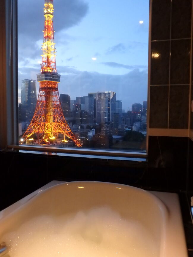 今回で3度目となるザ・プリンスパークタワー東京への宿泊♪<br /><br />1度目はプリンスポイントを使ってクラブキングに無料宿泊<br />〈前編〉https://4travel.jp/travelogue/11430899<br />〈後編〉https://4travel.jp/travelogue/11450616<br /><br />2度目はこれまたプリンスポイントを使ってガーデンスイートに無料宿泊<br />https://4travel.jp/travelogue/11649432<br /><br />今回は一休.comから予約。お金払って泊まるのが初めてってゆう。笑<br />2名1室49,974円からポイント即時利用で支払いは38,497円でした!都内のラグジュアリーホテルの価格破壊が起きてる気がします(´・ω・`; )<br /><br />緊急事態宣言中ですが、夫婦ともにワクチン接種は完了済み。PCR検査ももちろん陰性です。<br />せっかくのクラブフロアでアルコールがいただけないのは残念でしたが、とても空いていて居心地良かったので行って正解でした!<br />