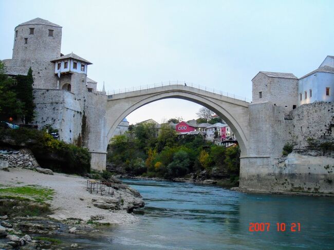 プラハからコトルまで★秋の中欧・南下の旅　⑨　（ネレトヴァ川に架かるアーチ状の石橋は、平和への架け橋だ～！）