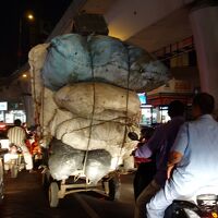 初めてのハイデラバード 5 (出張のついでに17ｰ5) 1日目の仕事が終わり、トゥクトゥクで夜の街へ出撃。やっぱりインドはおもしろい！ 