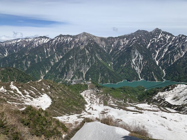 ライチョウに会いたい。<br />ライチョウの観察場所といえば立山室堂か乗鞍。<br />このうち我が家から生きやすいのは立山。立山黒部アルペンルートの乗り物も子供には楽しそう。<br /><br />調べてみると、5月下旬～7月上旬はライチョウの繁殖期にあたり、オスがナワバリの見回りをするので観察率が高いらしい。<br />室堂にあるホテル立山がこの時期に宿泊客向けにライチョウウォッチングを主催しています。<br />個人で探すよりこういったツアーを利用した方が確率が上がりそうと考え、梅雨入り前の6月初めの週末にホテル立山に予約を入れました。<br /><br />立山黒部アルペンルートの切符は公式HPで事前購入。今年は開業50周年記念で少し安く買えました。<br /><br />旅行直前になり、立山1泊2日はかなりハードスケジュールだなと思って、長野側の大町温泉に前泊することに。<br />2泊3日の立山旅行となりました。<br /><br />旅行スケジュール（★が今回の旅行記）<br />0日目：子供の下校を待って出発。大町温泉に前泊<br />★1日目：長野側から立山黒部アルペンルートへ。室堂で雪の大谷散策。<br />2日目：ホテル主催のライチョウウォッチングに参加。その後長野側へ戻り、帰路へ。