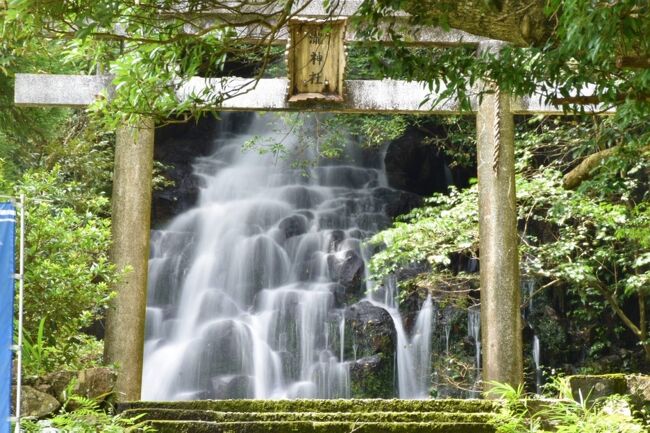 鳥居も滝もお社も・・すべてが主役♪　都農神社の末社『瀧神社』と『不動滝』