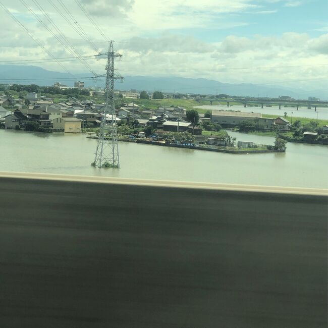 出張出発前日、九州中国地方に大雨警報が発せられ未曾有の降水量が報じられていましたが、九州新幹線のwebサイトを見ると通常運転するらしいので往路は新幹線で行くことにしました。<br /><br />2021/8/15 新幹線で熊本へ<br />8/16 熊本<br />8/17 熊本→福岡 新幹線で移動後、福岡→羽田 飛行機で移動<br />