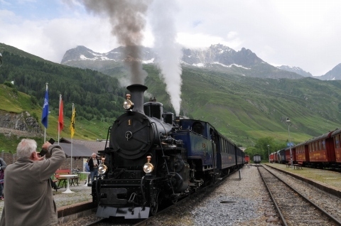 2013年スイス旅行記　第18回　フルカ山岳蒸気鉄道に乗るべく、レアルプ駅へ