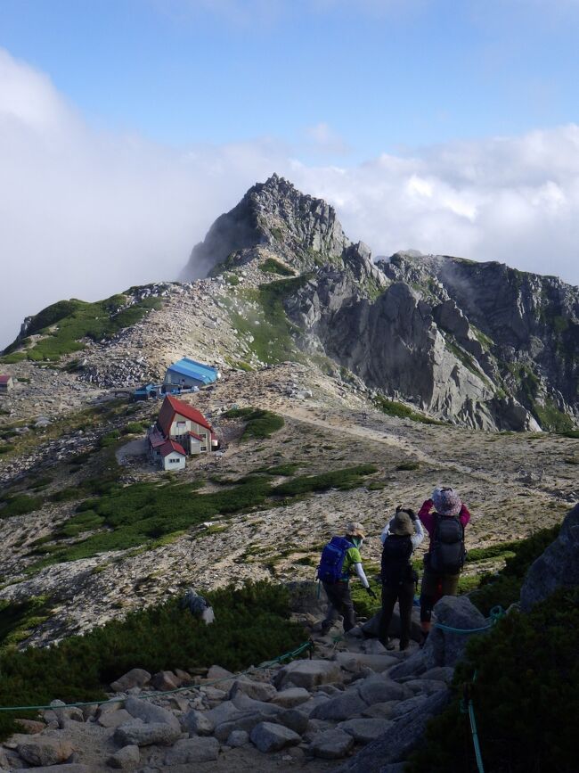木曽/西駒ケ岳～空木岳を2泊3日で縦走するツアーに参加しました。駒ヶ根駅前集合解散。山と高原地図によると、総歩行時間17H35M、歩行距離23.5k。