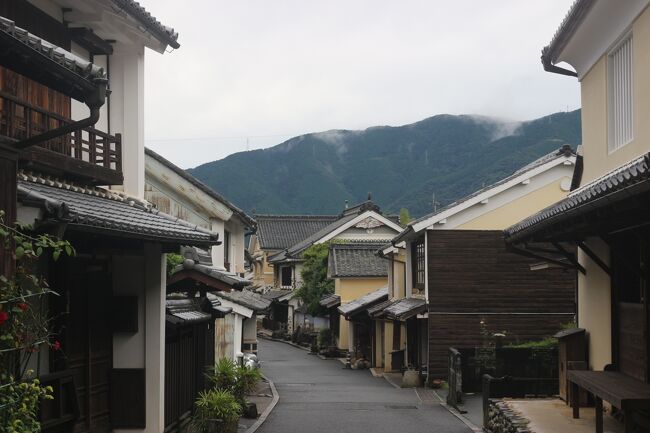 「青春18きっぷ」を使って松山から宇和島へ鈍行列車の旅。<br />途中、内子という古い街並みの残る町に立ち寄りました。<br />かつての栄華をしのばせる風情のある町でした。