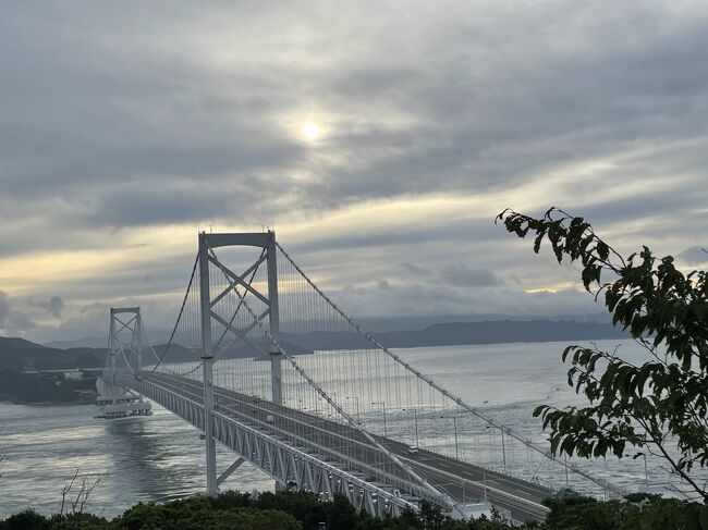 鉄印旅で高知県のくろしお鉄道中村駅へ。そのあと、徳島県の阿佐海岸鉄道の鉄印をもらいに行く予定でしたが、運行が延期になり急遽鳴門へ。<br /><br />中村駅から鳴門へ行き、翌日鳴門大橋やうずしお観光をして、15時の新千歳空港行きの飛行機に乗るかなりタイトなスケジュールの旅行記です。