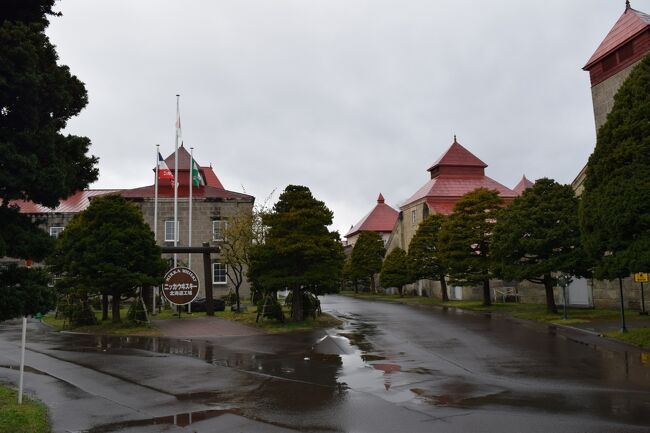 日本を全然旅行していなかったので、北海道に行ったことがない。<br />とりあえず、この時期に北海道に行っておかなきゃ、ということで3連休でサクッと行くことに。<br />この時期はGotoもあったので2泊で17000円程ととてもお得だった。<br /><br />とりあえず初心者は札幌市内かなーと思って色々知らべると。<br />札幌&amp;小樽が定番コースみたい。<br />でも日帰りで小樽って結構ハード？<br />余市が近いし、ココも行ってみたい、ということで札幌素通りで小樽&amp;余市にすることに。<br /><br />初めての北海道はグルメに観光に満足の旅になりました。