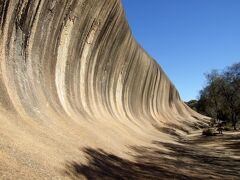 オーストラリア大陸横断（7） 波のような岩ウェーブロック
