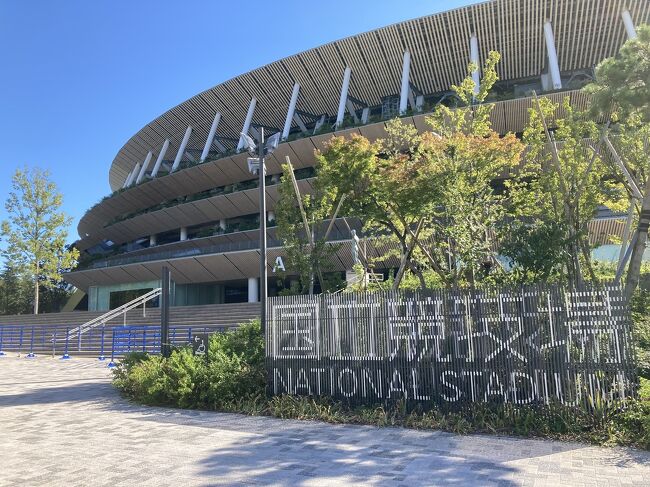 9月の三連休は、ぶらりと新国立競技場周辺をお散歩しました。<br />JR総武線の千駄ヶ谷で下車してぶらぶら。<br />オリンピック中は新国立競技場に近寄ることができなかったので、終わった今はどうなってるのか見たくて出かけました。<br />そして、ランチは、一度は行ってみたかった、昭和35年創業の、新国立競技場目の前のラーメン店老舗「ホープ軒」！<br /><br />