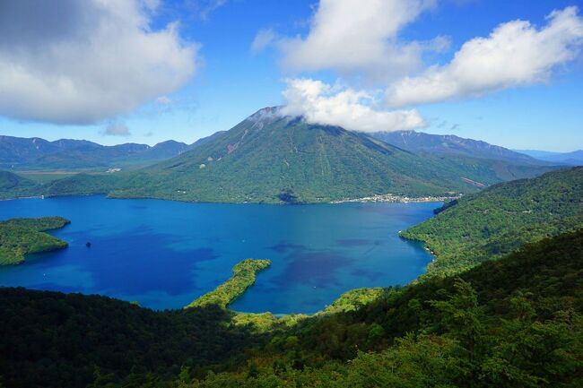 いつもお世話になっている4ﾄﾗﾍﾞﾗｰ、FUKUJIROさんの旅行記に感化されて、ふらっとドライブしてきましたいろは坂。目的は明智平展望台からの中禅寺湖と華厳の滝を見る！以上、てな具合で、台風14号が過ぎ去った三連休の中日、後半は混雑して思い通りにいきませんでしたがそれはそれ。いつもながら行き当たりばったりなドライブ旅。ちょこっと登山なんかしたりして。そんなこんなな日光ドライブ、スタートです。<br /><br />https://youtu.be/qrrBQCxhIQY<br /><br />→FUKUJIROさんの旅行記<br />https://4travel.jp/travelogue/11703385<br />