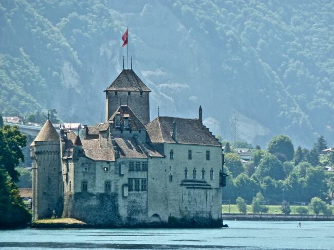 スイスの車窓から【10】ｸﾞﾘﾝﾃﾞﾙﾜﾙﾄからモントルーへ、レマン湖に浮かぶ幽玄なお城