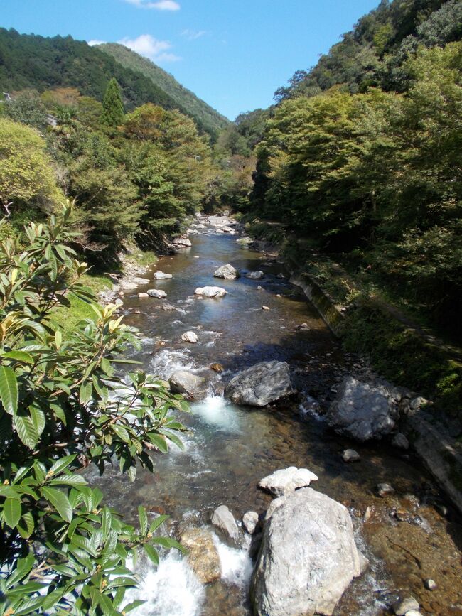 「重要伝統建造物保存地区」に指定されている嵯峨野の奥に残る古い町並み「鳥居本」と奥にある「清滝」を散策しました。