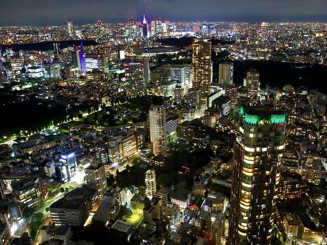 梅雨が明けてから夏休みで賑わう前の6月最終週に沖縄旅を計画していたんだけれど、緊急事態宣言発出＆梅雨明け遅く…＆線状降水帯の三段構えに無理だなっ！！と断念したのが旅の3日前。<br />幸いにもキャンセル料が全く掛からなく、代わりの旅を計画することに…<br />4日間どうする？仕事は休みだし、今さら仕事に行くのもね～。<br />やっぱり、ラグジュアリーホテルホッピングの穴は、ラグジュアリーホテルホッピングで埋めるしか無いと…<br /><br />いくつか思い浮かんだ候補地の中から、今から大した下調べもせずに行くのなら、やっぱり地の利のある東京よねー、、、というわけで、サクッと東京に行ってきました♪♪<br /><br />アマン東京→インターコンチネンタル東京ベイ→そして最後はザ・リッツカールトン東京☆<br />既にオープンしてどれくらい経っているんだろう？<br />行こう行こうと思っているうちに、行きそびれてしまってて…<br />結局1度も行かないまま、今に至ってしまった～（笑）<br />さすが、高層階からの眺めは東京夜景が半端なく見事で、大好きなビル夜景を余すところなく楽しめて…♪<br />コロナ禍の影響で、クラブラウンジが予約制＆時間制限があって、やや不便を感じるところもあったけれど、時期が時期だけに仕方ないし…。<br />今回の予約は、一休.comにお値打ちプランがあって、一休から予約したけれど、マリオットボンヴォイのレイトチェックアウトなどは適用してくれて、嬉しかったな♪<br /><br />沖縄ホテルホッピングの予定が東京になってしまったけれど、それはそれで楽しめたので、OKということで。<br />でも、青い海と空♪見たいよー。11月の石垣島は無事に行けますように♪<br /><br /><br />ザ・リッツカールトン東京　　https://www.ritzcarlton.com/jp/hotels/japan/tokyo<br />東京ミッドタウン六本木　　https://www.tokyo-midtown.com/jp/index.html