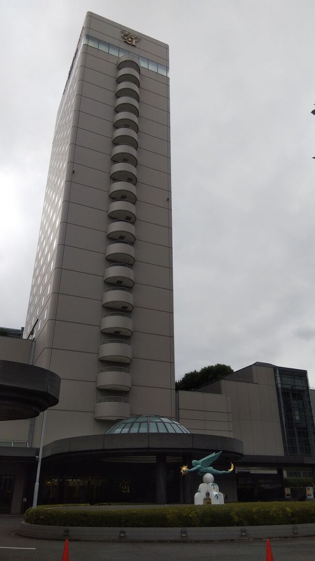 長引く緊急事態宣言下の東京、気分転換に近場のホテルステイをしてきました。<br />宿泊先は下町深川ににょきっと聳え立つバブルの遺産「ホテルイースト21」。<br />開業29周年記念「一人あたり2,900円」の激安プランでお得に一休みしてきました。<br />その記録です。