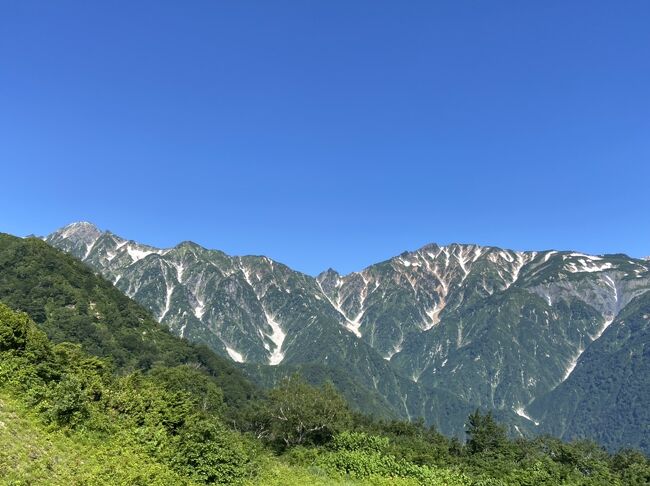 昨日の八方池に続いて、五竜とおみの地蔵ケルンからの景色と高山植物園を堪能しました。