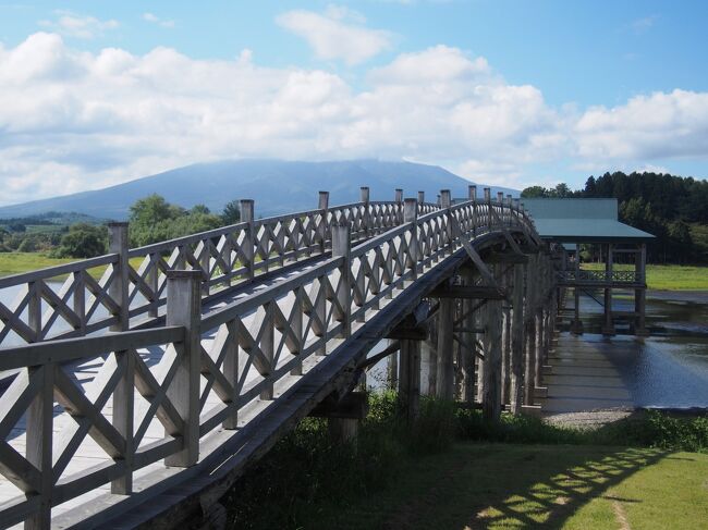 ワクチン接種2回目から3週間が過ぎた。これといった副反応が出ず、ホントに抗体ができたが不安がないわけではない。<br />いつまで我慢させんねん。経済を回すほどの予算はないが、おれは行くぞ。吉幾三。<br /><br />おれはパリピとは対極のボッチ志向。大勢で騒ぐことじゃないの。他人のことなど構わずに、自分の気まぐれやクダらないこだわり最優先で動くことが一番楽しいのよ。<br /><br />というわけで、今回は青森。当初は函館と組み合わせようと思い、ANAを取ったけど、欠航メールがいらっしゃった。<br />同日のAIR DOとの振替（名古屋→函館は昼前のAIR DOと昼過ぎのANAがある）は当日朝の予定上、無理な話。<br />昨年(2020年)、北海道旅行を計画したときに女満別便を予約したけど、そのときも欠航になりました。(結局JALの帯広便にしました)<br />おれはANAと相性が悪いのか、何の粗相もないのに出禁を食らったか？函館は先の機会にした。<br /><br />その青森は緊急対策パッケージとかで公営の施設が軒並み閉鎖。スケジュール作りは難渋したよ。県内をあっちいったり、こっちいったりで、レンタカーの走行距離が伸びる伸びるよ。<br /><br />ところで、おれは東北新幹線は久しく乗っていない。時速320kmは未経験だ。この際だから行きは新幹線を乗り継ごう。<br />スマートEXとえきねっとに入会して、早期割引を狙うことにした。<br /><br />2021年9月14日(火)名古屋から弘前まで移動の記録です。