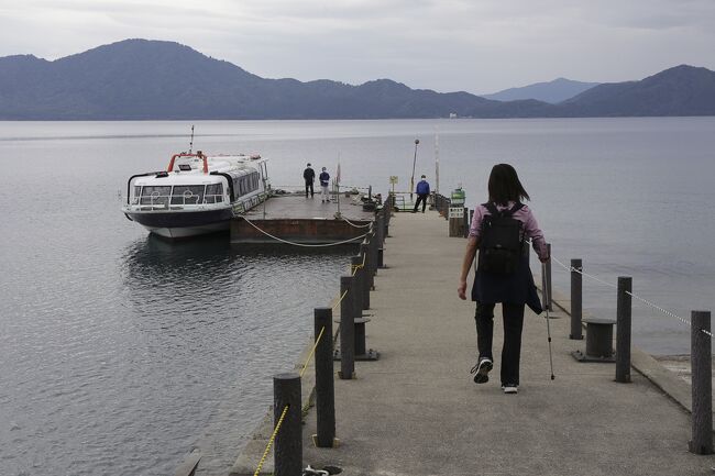 角館を後にし田沢湖へ。田沢湖は去年(2020年)も来たところですが、前回は岸から眺めただけ。今回は遊覧船に乗って田沢湖を満喫します。水の碧さは岸から見たものとは比べ物にならないほどでした。<br /><br />その後、食材を買い乳頭温泉に戻り立ち寄り湯に入ります。夜は秋田名物きりたんぽ鍋で一日が暮れて行きました。