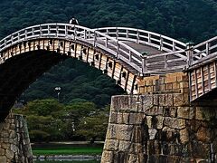 山口/岩国-2　錦帯橋 a　五連の木造アーチ橋　全長193.3ｍ　☆橋脚の石垣-創建当時から