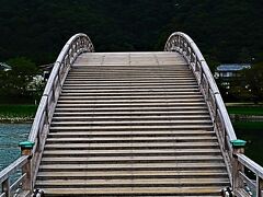 山口/岩国-3　錦帯橋 b　橋体部分-架け替えは2004年/50年ぶり　☆幅５ｍ-往復を渡りきる