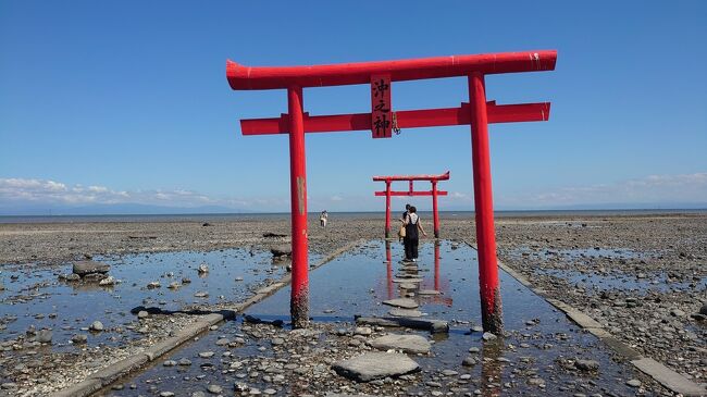 嬉野温泉とハウステンボスに2泊3日。<br />6月にジャルパックで予約した今回の旅。<br />台風と重なり、中止かな~っと、覚悟していましたが無事出発できました。<br />娘と2人、しっとり温泉旅です。<br />個人旅行(タクシーチャーター)で感染対策に気を付けて行ってきました。<br /><br />■9月19日?■ <br />羽田から長崎空港へ<br />祐徳稲荷神社<br />海中鳥居<br />肥前浜宿<br />花の雫ホテル<br /><br />■9月20日?■<br /><br />ハウステンボスへ移動<br />日航ハウステンボス宿泊<br /><br />■9月21日?■<br />ハウステンボス満喫<br />長崎空港から羽田へ<br />