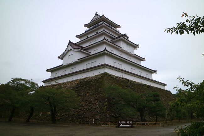 函館からフェリーで青森を経由して、初日は、秋田市に宿泊。<br /><br />翌朝、喜多方市に向かい喜多方ラーメンを頂いた。<br />ラーメンの激戦区だけあり、朝7時から営業しているラーメン店もあるそうだ。(朝ラーと言うらしい)<br />その後、会津若松で鶴ヶ城を見学し、道の駅猪苗代で、この地方のB級グルメソースかつ丼を頂いた。