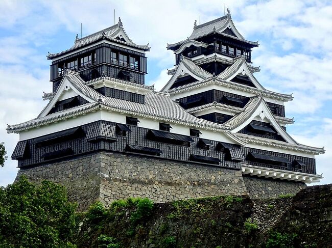 阿蘇の雄大な景色と、<br />黒川温泉のおもてなしに癒された翌日は<br /><br />熊本城、水前寺成趣園、<br />世界文化遺産の三角西港を、めぐった後<br />天草五橋を渡り、天空の船に泊まりました。<br /><br />暮れなずむ天草松島と三角港、<br />復興に向けて修復し続ける熊本城。<br />どちらも力強い、美しさ、<br />改めて、肥後もんパワーを感じました！<br /><br />久しぶりに、広々とした、景色の良い場所に<br />行きましたので、浮かれて、たくさん<br />写真を撮ってしまいました。<br />皆さま、<br />お時間許せば、ぜひご覧くださいませ(&quot;⌒∇⌒&quot;)<br />