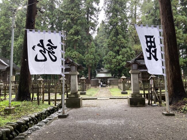 福島県の裏磐梯エリアを中心に、山形県の米沢に寄りつつ、2泊3日子連れ（6歳児）旅行しました。<br /><br />福島駅からレンタカーを借り、裏磐梯に2泊する予定でした。初日は台風の影響から大雨で、高原エリアの裏磐梯に行っても何もすることがないと思い、福島駅から宿泊先の裏磐梯のホテルに着くまでの間に、スケジュールに無理なく組み込むことができ、雨でも大丈夫な米沢市内のスポットを訪問しました。渋いスポットから子どもも楽しめるものなど、充実した滞在になりました。<br /><br />【行程】<br />10/1（金）<br />・JRの福島駅からレンタカーを借り、山形県の米沢市内へ。<br />・米沢ラーメンのおいしいお店「福留軒」で昼食。<br />・「堂森善光寺」、「宮坂考古館」、「米沢城址（上杉神社、上杉伯爵邸含む）」、「上杉家御廟所」などの、主に上杉氏関係の歴史関係スポットを訪問。<br />・宿泊予定の裏磐梯まで車で向かい、途中、喜多方市内郊外の「旧熱塩駅・日中線記念館」に寄る。<br />・宿泊は、「裏磐梯グランデコ東急ホテル」で。<br /><br />この後、10/2（土）、10/3（日）は裏磐梯エリアでトレッキング、カヌー体験、絶景ドライブを満喫。