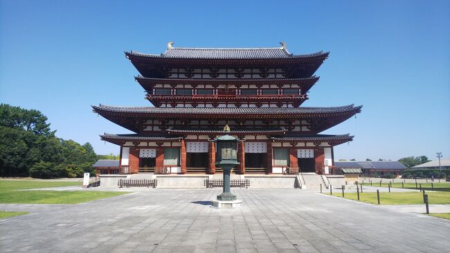 引きこもり過ぎてお出かけしたくてたまらなかった父。<br />できるだけ近くて、でも旅気分を味わえて、お散歩できて、素敵なホテルがあって…<br />欲張りを満たしてくれた、私、夫、私の両親4人の奈良旅の記録です。<br /><br />一日め<br />東大寺、春日大社、興福寺散策<br />奈良ホテル泊<br />二日め<br />唐招提寺、薬師寺散策