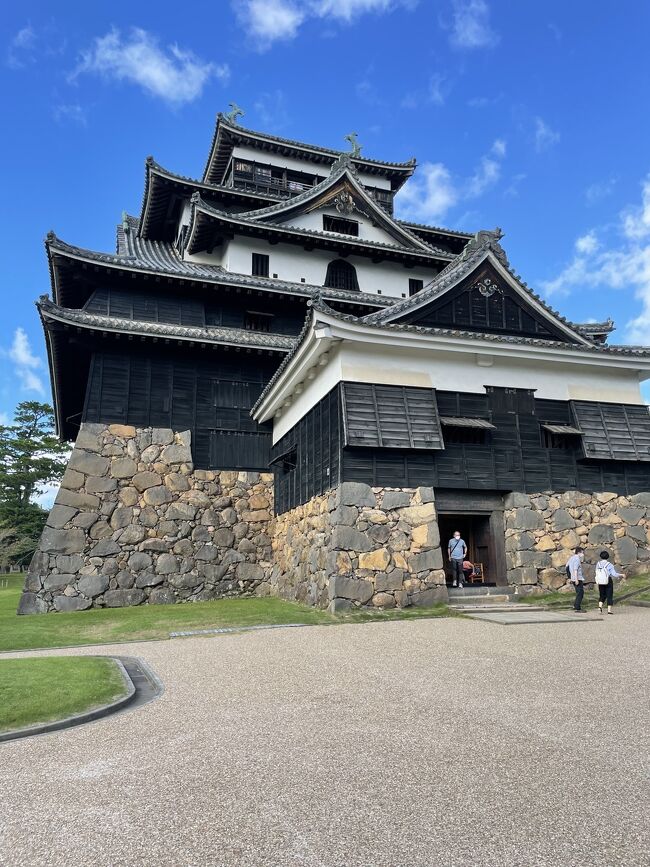 美保神社を後にしたら、美保灯台を見た後は、江島大橋通称ベタ踏み坂を通って、松江城を見学した後は、時間があれば玉造温泉で日帰り湯をして、宍道湖で夕日を眺めたら、出雲市へ向かうと言うなかなかハードな行程となる