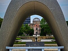 広島23  広島-8  平和記念公園 再び　閑静（資料館休）-慰霊碑-　祈りの像　☆平和大橋～元安橋