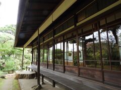 熱海三大別荘の一つ、起雲閣・大正時代からの歪んだガラスなど貴重な文化財を守るのは女性だけのNPO法人。