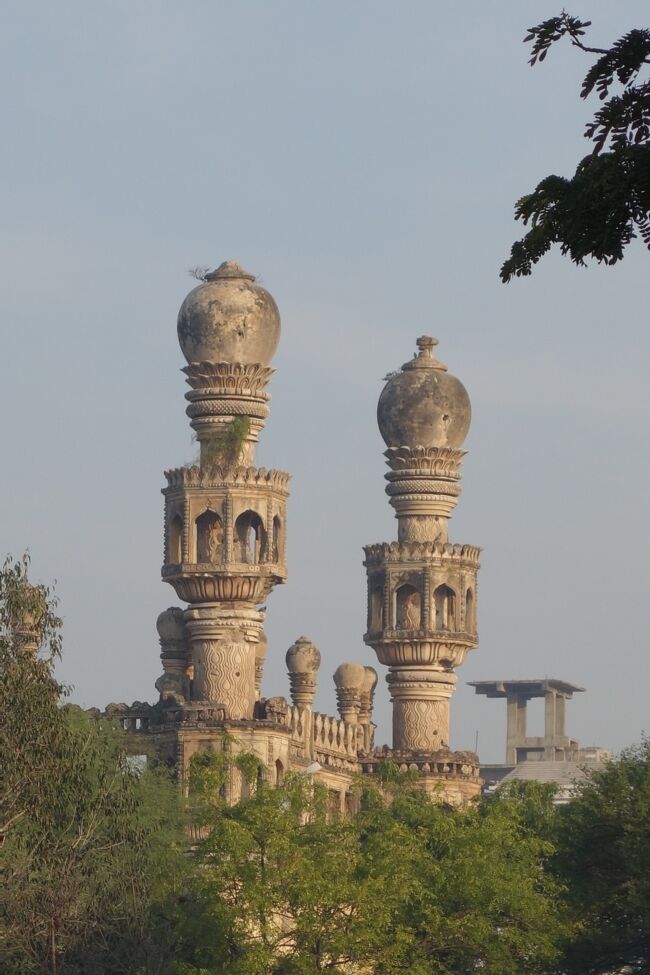 初めてのハイデラバード 26 (出張のついでに17ｰ26) こんなユニークな霊廟も！"Qutub Shahi Tombs （王たちの廟）"