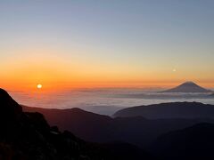 北岳、間ノ岳登山（絶景の日の出と雲海と富士山）