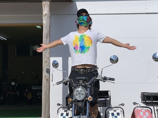 今回はヘルメットがいらないバイクで<br />常夏の日差しと風をあびながら<br />宮古島をドライブ。<br />いつも車で通る風景とはちがって気持ちよかったです。