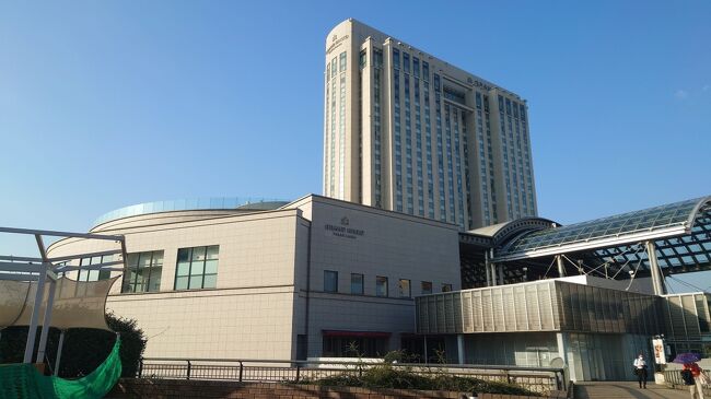 家内が四季の会の会員で今年から始まる「アナと雪の女王」にかなりの数申し込みをしていたようだ。ことごとく外れて、第2希望、第3希望あたりでいくつか当選したらしい。<br />我が家からであれば、竹芝の四季劇場は十分日帰りの範囲である。だけど、駐車場探したり、当日もバタバタしそうなので、ホテルに泊まってゆっくり観劇に行くパターンができている。今回も四季劇場にアクセスしやすい範囲でいろいろホテルを物色していると、「グランドニッコー東京台場」で1泊分の料金で50時間利用できるというプランがあった。<br />早速、ポッチッと予約。直前までキャンセル可能だけど、コロナが収まること、日程調整できない仕事が入らないことを祈りつつ当日まで待つことに。