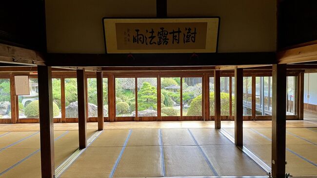 県東部に住んでいる自分には馴染みが無いが今回は遠州3山と呼ばれるうちの2つ<br /><br />・法多山尊永寺 (高野山真言宗)<br />・萬松山可睡斎 (曹洞宗)<br /><br />を訪れました。<br /><br />袋井市にある3つの寺院を遠州3山と言います。<br /><br />今回は行かなかった油山寺<br /><br />9月は自分の誕生日<br />少し遅れたけど今回は連れがプロデュースしてくれ身を委ねるだけで楽チンでした。(#^.^#)<br /><br />訪れたところ<br /><br />10/7(木)<br /><br />・法多山(袋井)<br />https://www.hattasan.or.jp/<br />・法多山だんご茶屋<br />http://www.hattasan-dango.com/<br /><br />・くれたけインプレミアム袋井駅前(泊)<br />http://www.kuretake-inn.com/fukuroi/<br /><br />・コミナミ商店 (食べログ)<br />https://tabelog.com/shizuoka/A2202/A220202/22026938/<br /><br />10/8(金)<br /><br />・可睡斎(袋井)<br />https://www.kasuisai.or.jp/<br /><br />・遠江國一宮小圀神社(森)<br />http://www.okunijinja.or.jp/<br /><br />普段は県内でも東部、中部が大半で西部を訪れたのは久し振り☆<br />宣言明けでも人は少な目でした。