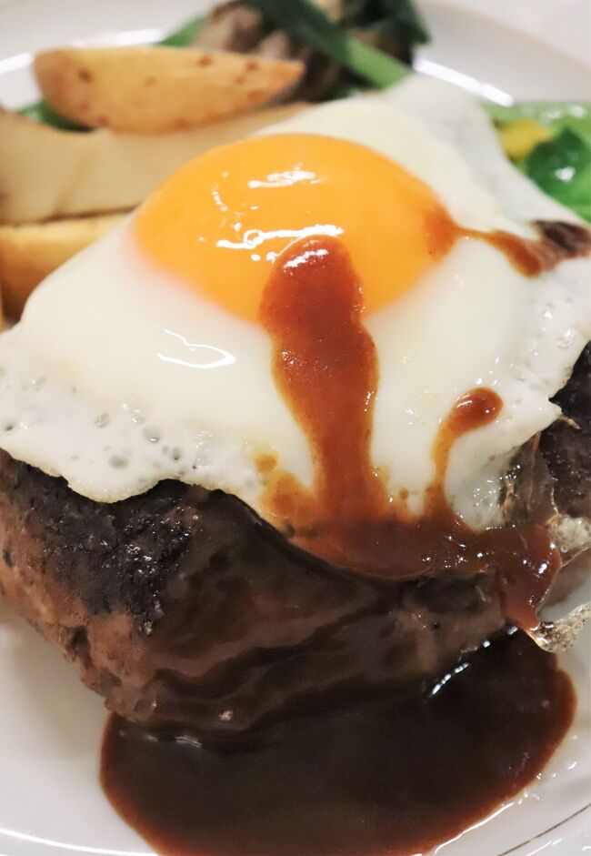 BAYコンチ ☆ 牛ミンチハンバーグ目玉焼き添え（ついでにインターコンチで食べたサニーサイドアップの画像を集めてみた）