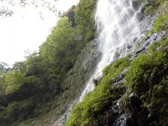 日本の滝百選のひとつ「天滝」